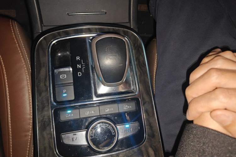 Used BYD Tang New Energy 2015 2.0T Four-Wheel-Drive Flagship Model Gear Lever