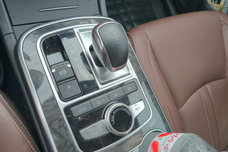Used BYD Tang New Energy 2015 2.0T Four-Wheel Drive Elite Version Gear Lever