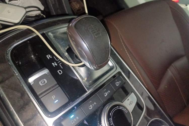 Used BYD Tang New Energy 2015 2.0T Four-Wheel-Drive Flagship Model Gear Lever