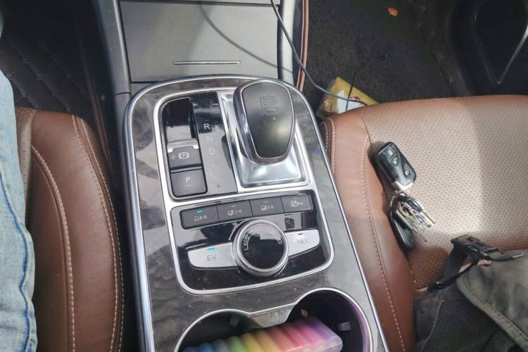 Used BYD Tang New Energy 2015 2.0T Four-Wheel-Drive Flagship Model Gear Lever