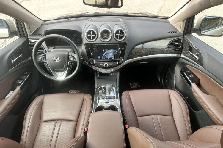 Used BYD Tang New Energy 2015 2.0T Four-Wheel-Drive Flagship Model Interior 1
