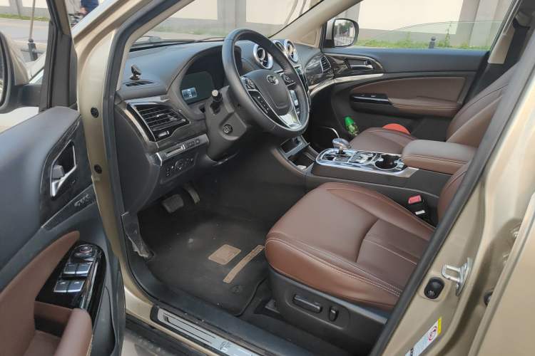 Used BYD Tang New Energy 2015 2.0T Four-Wheel-Drive Flagship Model Interior 2