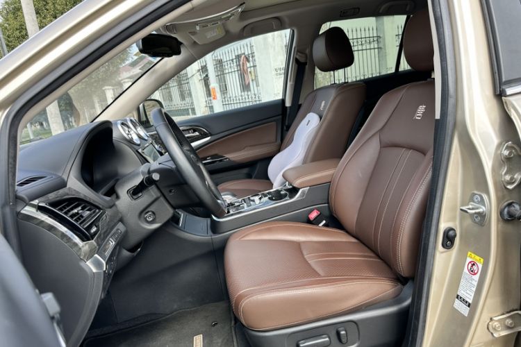 Used BYD Tang New Energy 2015 2.0T Four-Wheel-Drive Flagship Model Interior 5