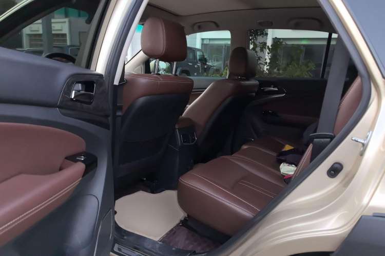 Used BYD Tang New Energy 2015 2.0T Four-Wheel-Drive Flagship Model Left Rear Seat