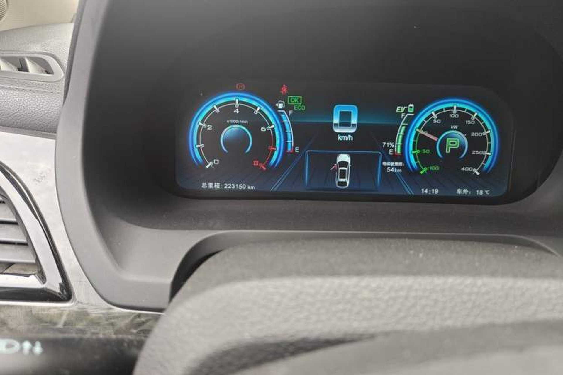 Used BYD Tang New Energy 2015 2.0T Four-Wheel-Drive Flagship Model Odometer Close Up