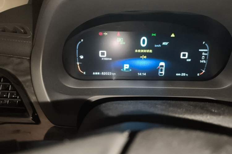 Used BYD Tang New Energy 2015 2.0T Four-Wheel-Drive Flagship Model Odometer Close Up