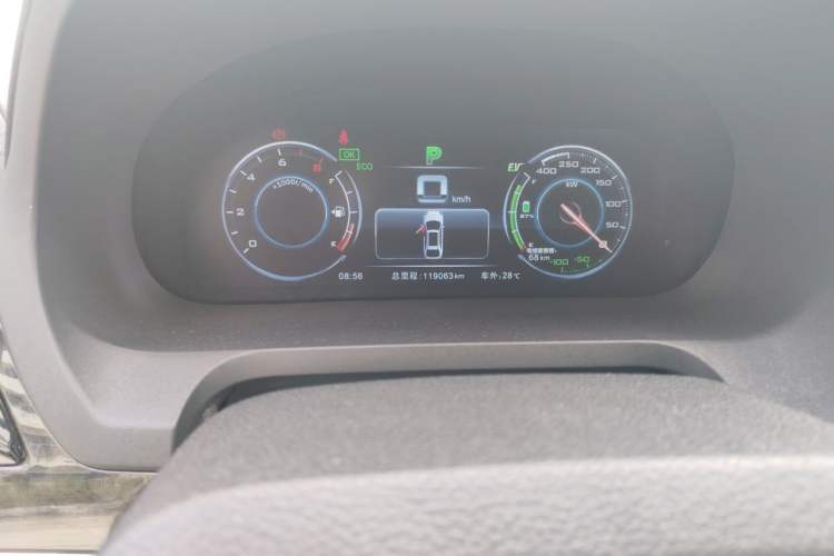 Used BYD Tang New Energy 2015 2.0T Four-Wheel-Drive Flagship Model Odometer Close Up