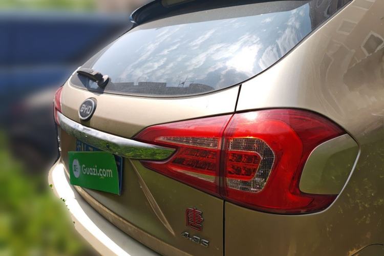 Used BYD Tang New Energy 2015 2.0T Four-Wheel-Drive Flagship Model Rear