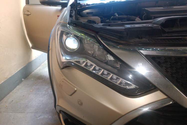 Used BYD Tang New Energy 2015 2.0T Four-Wheel-Drive Flagship Model Right Front Headlight