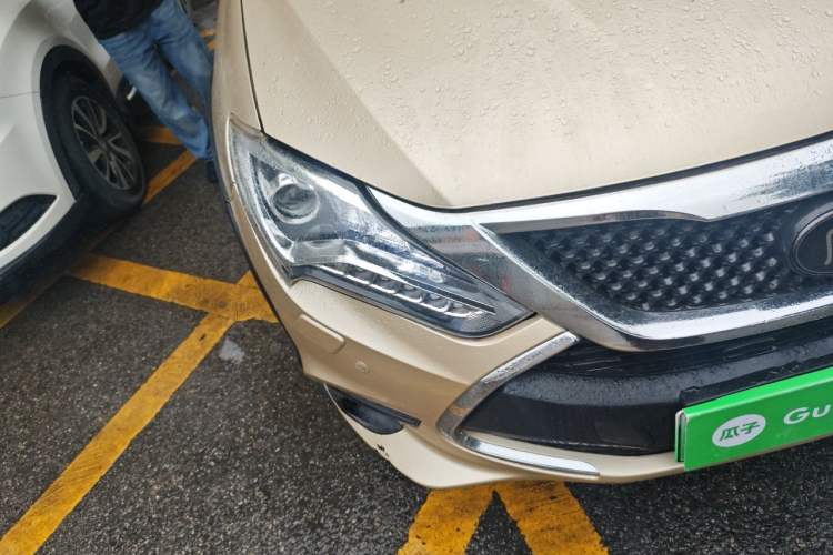 Used BYD Tang New Energy 2015 2.0T Four-Wheel-Drive Flagship Model Right Front Headlight