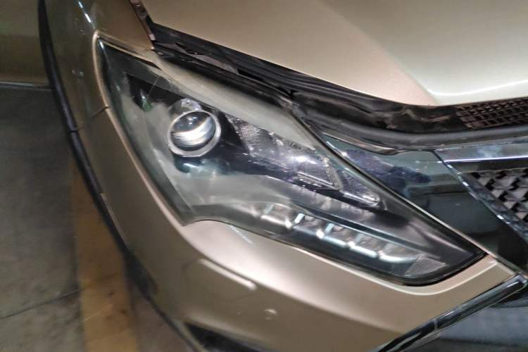 Used BYD Tang New Energy 2015 2.0T Four-Wheel-Drive Flagship Model Right Front Headlight