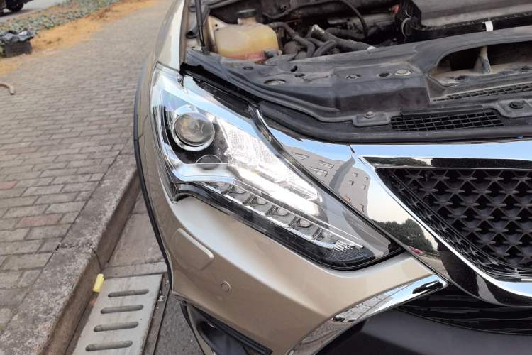 Used BYD Tang New Energy 2015 2.0T Four-Wheel-Drive Flagship Model Right Front Headlight