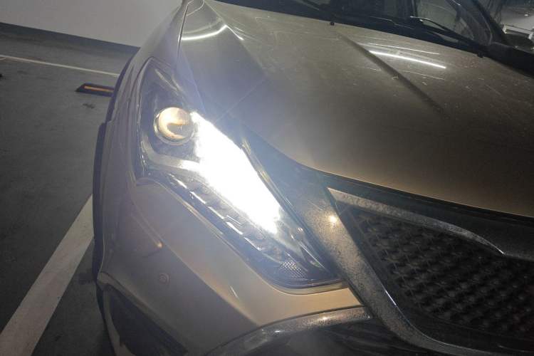 Used BYD Tang New Energy 2015 2.0T Four-Wheel-Drive Flagship Model Right Front Headlight