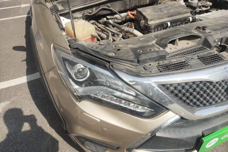 Used BYD Tang New Energy 2015 2.0T Four-Wheel-Drive Flagship Model Right Front Headlight