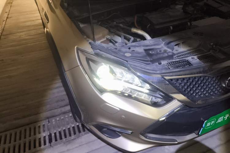 Used BYD Tang New Energy 2015 2.0T Four-Wheel-Drive Flagship Model Right Front Headlight