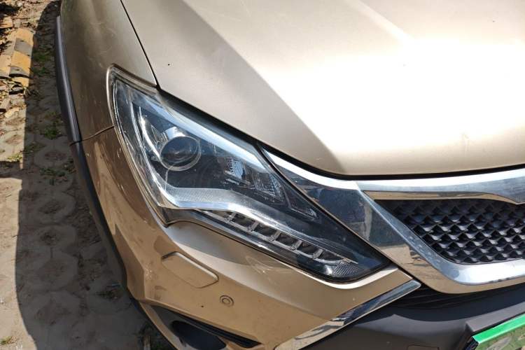 Used BYD Tang New Energy 2015 2.0T Four-Wheel-Drive Flagship Model Right Front Headlight