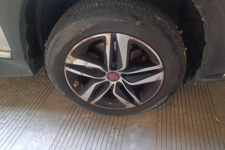 Used BYD Tang New Energy 2015 2.0T Four-Wheel-Drive Flagship Model Right Front Wheel Hub