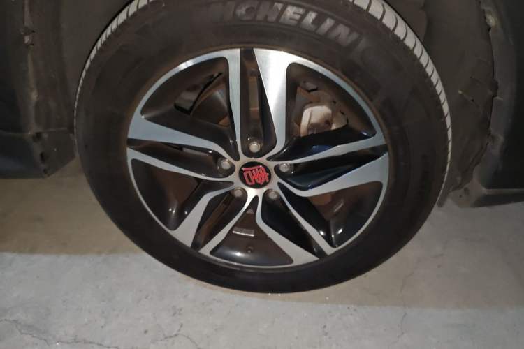 Used BYD Tang New Energy 2015 2.0T Four-Wheel-Drive Flagship Model Right Front Wheel Hub