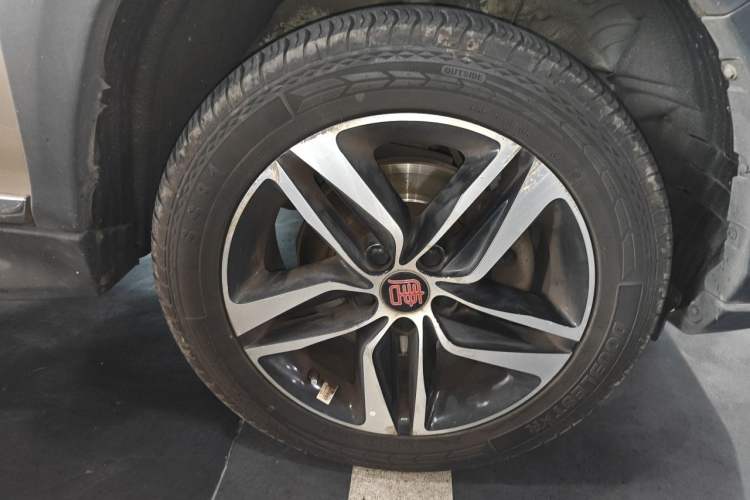 Used BYD Tang New Energy 2015 2.0T Four-Wheel-Drive Flagship Model Right Front Wheel Hub