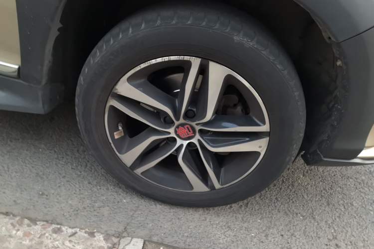 Used BYD Tang New Energy 2015 2.0T Four-Wheel-Drive Flagship Model Right Front Wheel Hub