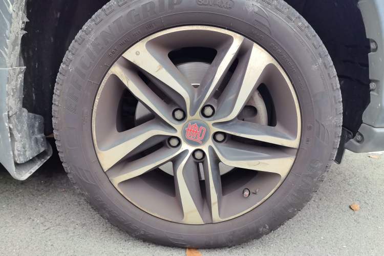 Used BYD Tang New Energy 2015 2.0T Four-Wheel-Drive Flagship Model Right Front Wheel Hub