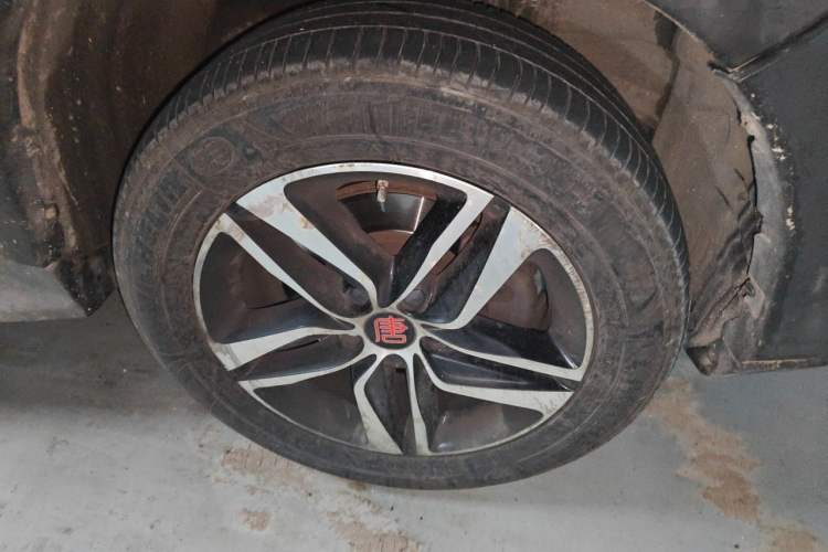 Used BYD Tang New Energy 2015 2.0T Four-Wheel-Drive Flagship Model Right Front Wheel Hub