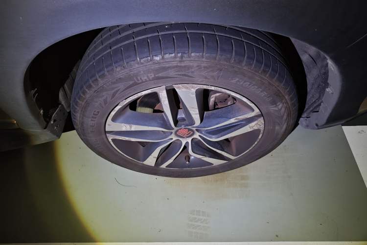 Used BYD Tang New Energy 2015 2.0T Four-Wheel-Drive Flagship Model Right Front Wheel Hub