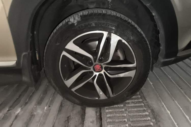 Used BYD Tang New Energy 2015 2.0T Four-Wheel-Drive Flagship Model Right Front Wheel Hub