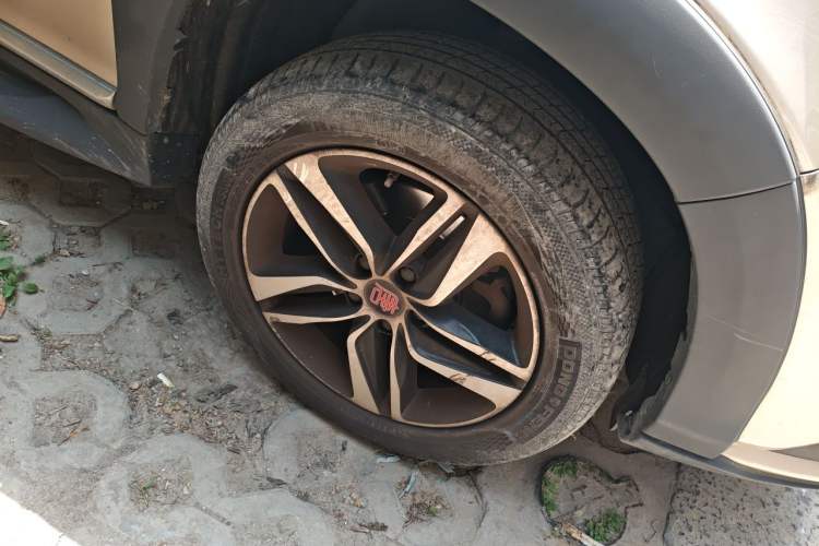 Used BYD Tang New Energy 2015 2.0T Four-Wheel-Drive Flagship Model Right Front Wheel Hub