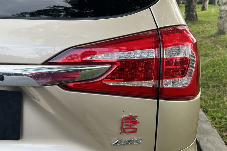 Used BYD Tang New Energy 2015 2.0T Four-Wheel-Drive Flagship Model Right Rear Taillight