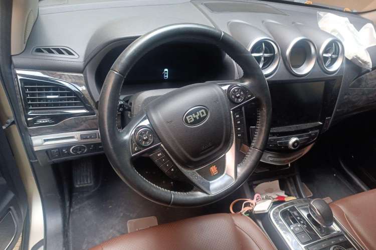 Used BYD Tang New Energy 2015 2.0T Four-Wheel-Drive Flagship Model Steering Wheel