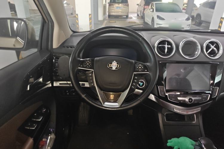 Used BYD Tang New Energy 2015 2.0T Four-Wheel-Drive Flagship Model Steering Wheel