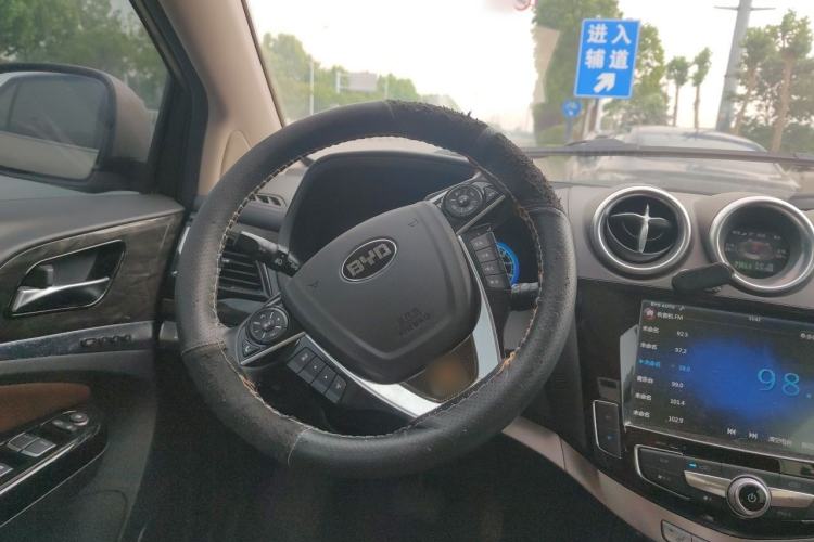 Used BYD Tang New Energy 2015 2.0T Four-Wheel Drive Elite Version Steering Wheel