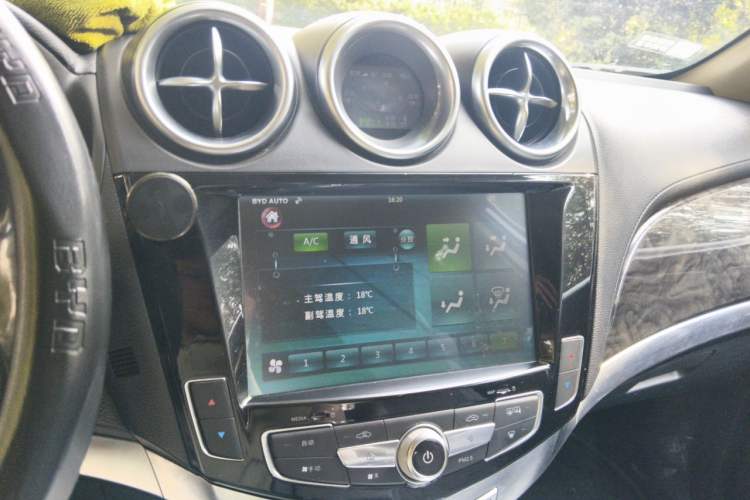 Used BYD Tang New Energy 2015 2.0T Four-Wheel-Drive Flagship Model Audio And AC Panel