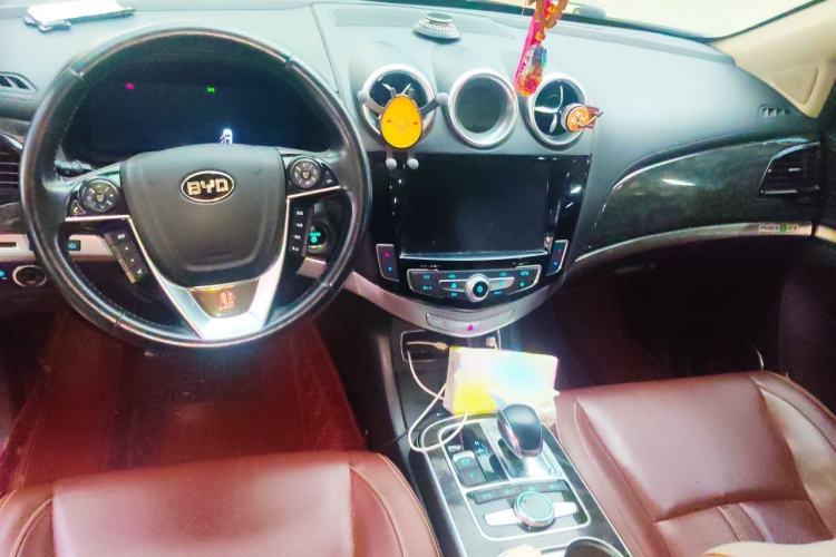 Used BYD Tang New Energy 2015 2.0T Four-Wheel-Drive Flagship Model Center Console