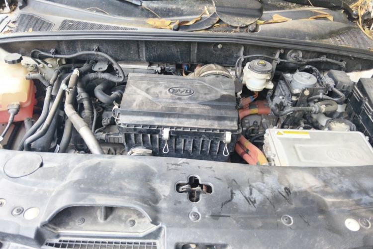 Used BYD Tang New Energy 2015 2.0T Four-Wheel-Drive Flagship Model Engine Bay