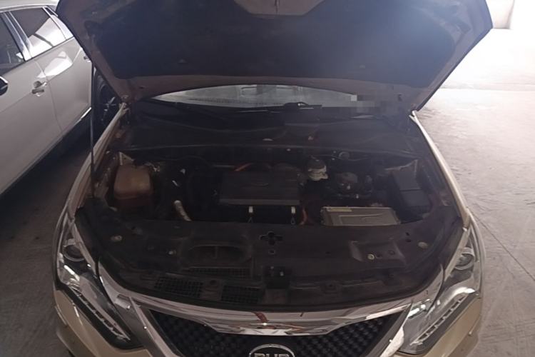 Used BYD Tang New Energy 2015 2.0T Four-Wheel-Drive Flagship Model Engine Bay