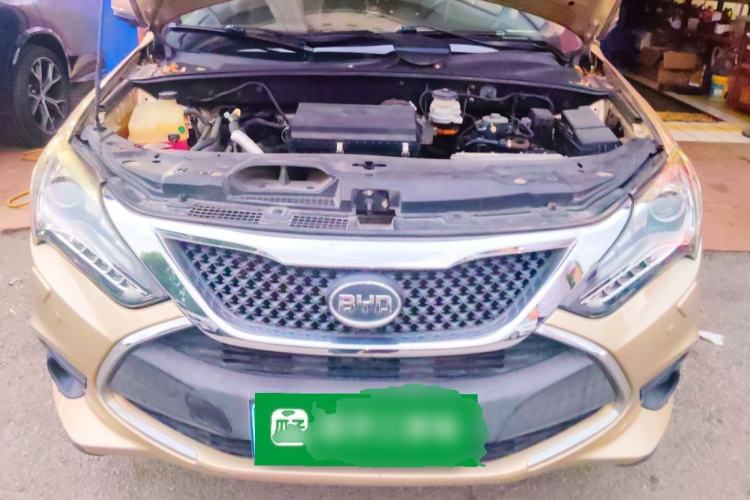 Used BYD Tang New Energy 2015 2.0T Four-Wheel-Drive Flagship Model Engine Bay
