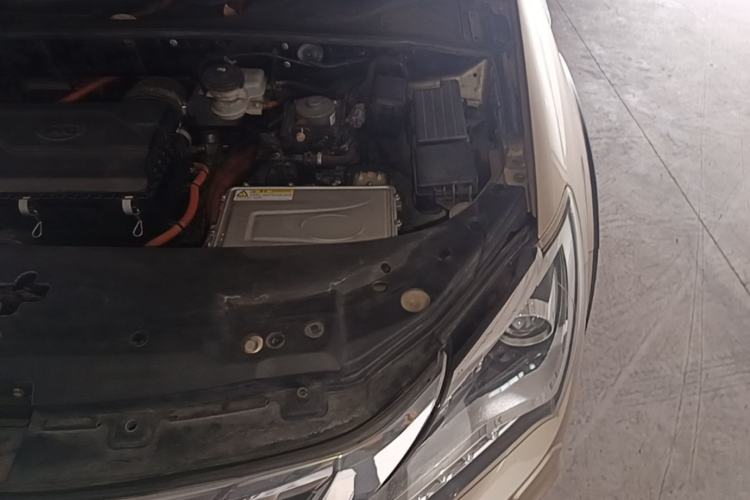Used BYD Tang New Energy 2015 2.0T Four-Wheel-Drive Flagship Model Engine Bay Left