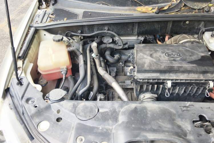 Used BYD Tang New Energy 2015 2.0T Four-Wheel-Drive Flagship Model Engine Bay Right