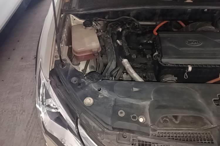 Used BYD Tang New Energy 2015 2.0T Four-Wheel-Drive Flagship Model Engine Bay Right