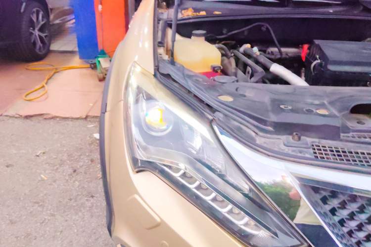 Used BYD Tang New Energy 2015 2.0T Four-Wheel-Drive Flagship Model Engine Bay Right