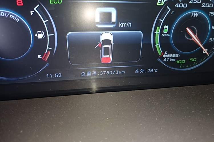 Used BYD Tang New Energy 2015 2.0T Four-Wheel-Drive Flagship Model Odometer Close Up