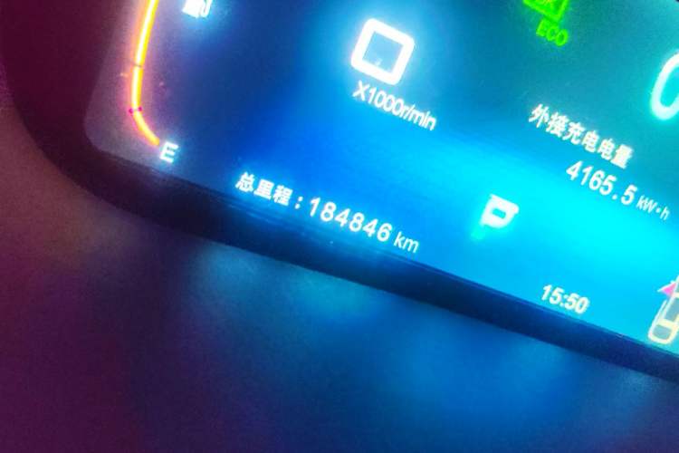 Used BYD Tang New Energy 2015 2.0T Four-Wheel-Drive Flagship Model Odometer Close Up