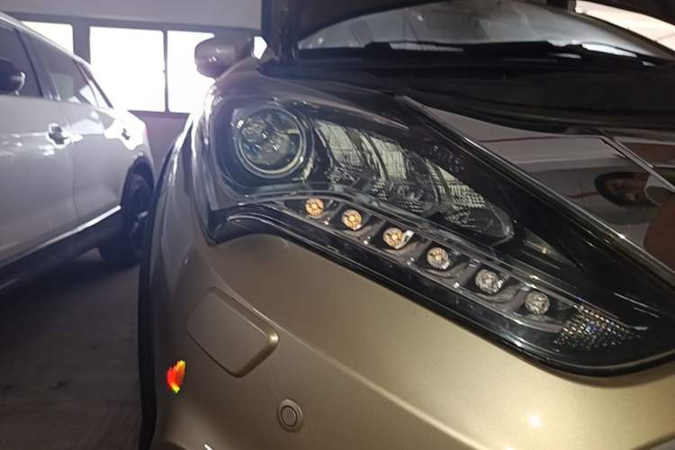 Used BYD Tang New Energy 2015 2.0T Four-Wheel-Drive Flagship Model Right Front Headlight