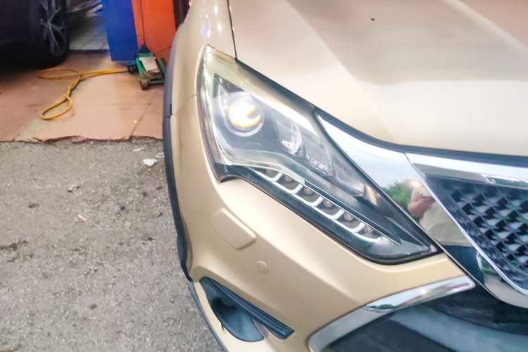 Used BYD Tang New Energy 2015 2.0T Four-Wheel-Drive Flagship Model Right Front Headlight