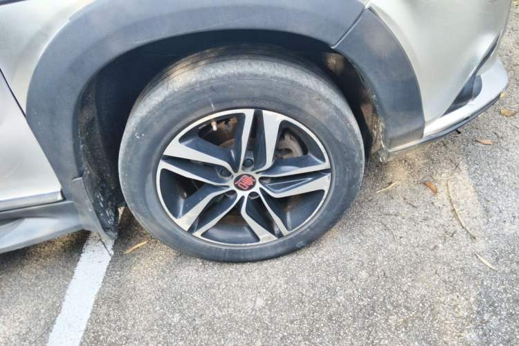 Used BYD Tang New Energy 2015 2.0T Four-Wheel-Drive Flagship Model Right Front Wheel Hub