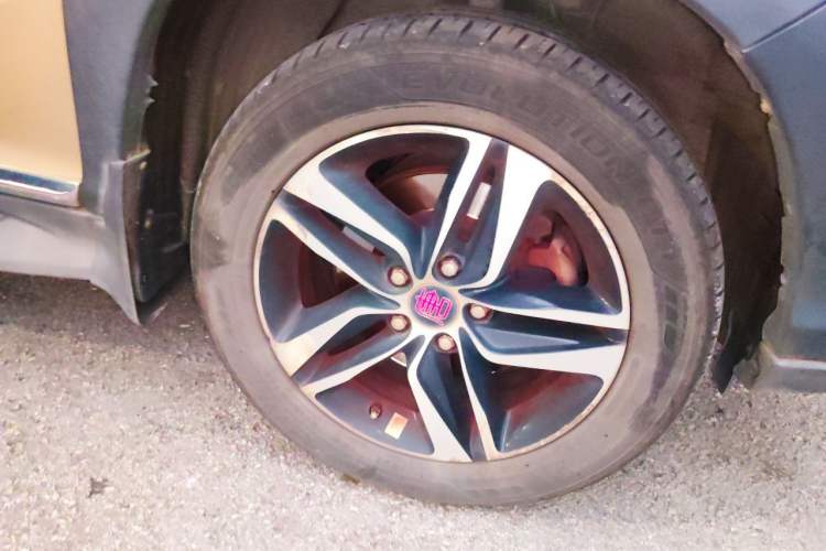 Used BYD Tang New Energy 2015 2.0T Four-Wheel-Drive Flagship Model Right Front Wheel Hub