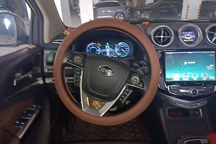 Used BYD Tang New Energy 2015 2.0T Four-Wheel-Drive Flagship Model Steering Wheel
