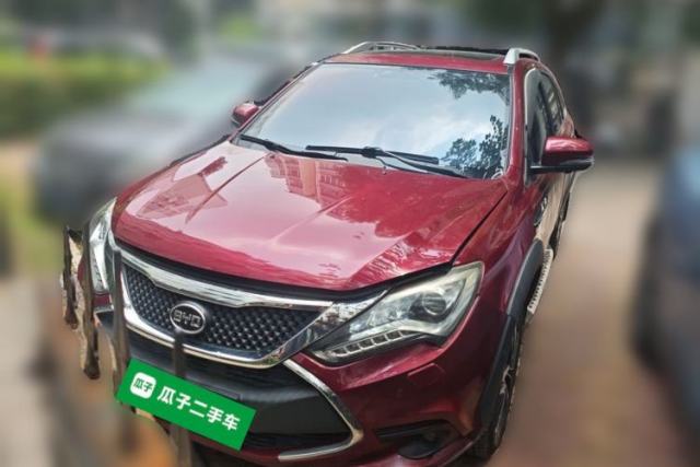 Ojetý BYD Tang New Energy 2015 2.0T Four-Wheel-Drive Flagship Model